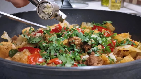 Готовить просто - получается вкусно: капуста с мясом по-грузински