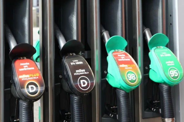 Цена на горючее будет снижена на 17 центов за литр. Но не у нас...