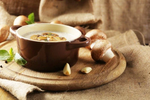 Изображение к статье: Действительно ли луковица в отваре темнеет при наличии ядовитых грибов?