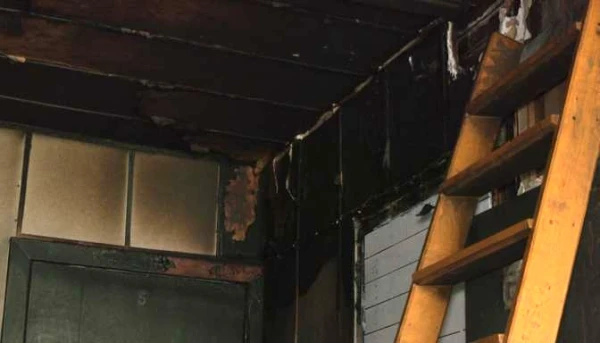 Изображение к статье: Злопамятный бывший муж вышел из тюрьмы и поджёг квартиру жены, после чего сбежал в Эстонию