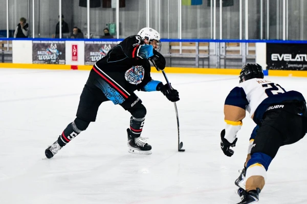 Переплаченные налоги вернут только через 83 года? Правительство Латвии не ценит родителей юных хоккеистов