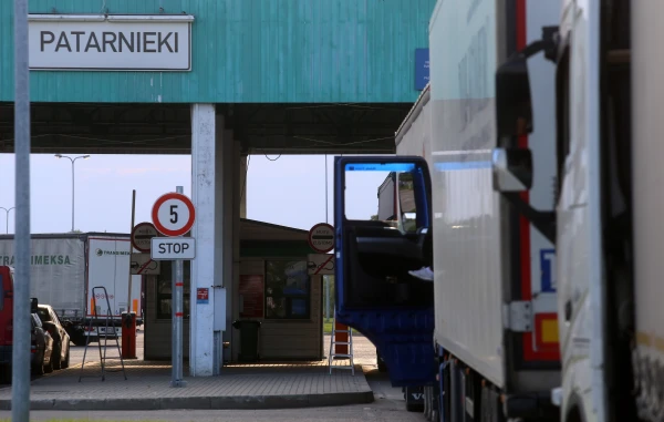 Более 60 тысяч автомобилей пересекли восточную границу после введения электронной очереди