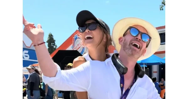 Изображение к статье: Маколей Калкин и Бренда Сонг устроили безумные каникулы в Legoland — фанаты в восторге