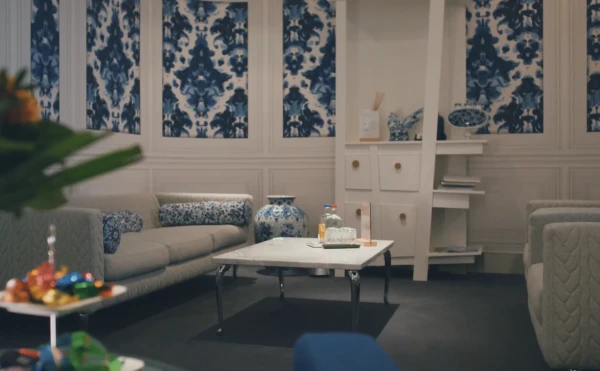 Изображение к статье: VIP-зал в аэропорту Амстердама - здесь коротала время латвийская делегация.