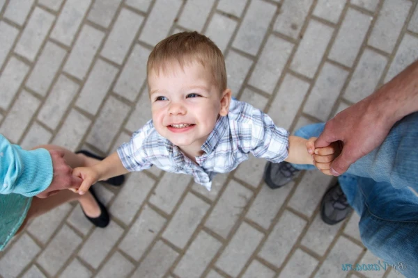 Чужих детей не бывает? За усыновление Рига готова заплатить 585 евро