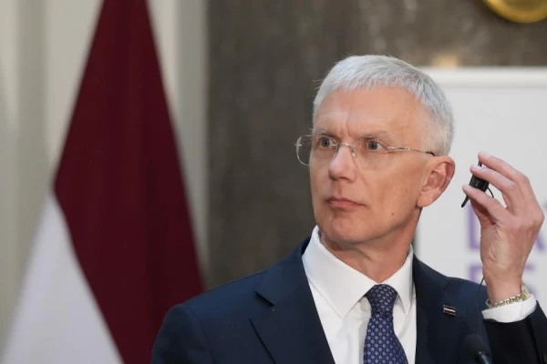 В Госканцелярии признались, что оплатили жене и дочке Кариньша пребывание в VIP-зале