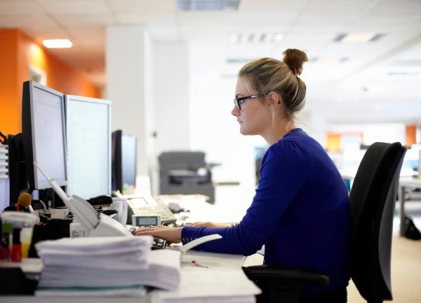 Технологии под ударом: молодые сотрудники боятся ИИ и мешают его внедрению