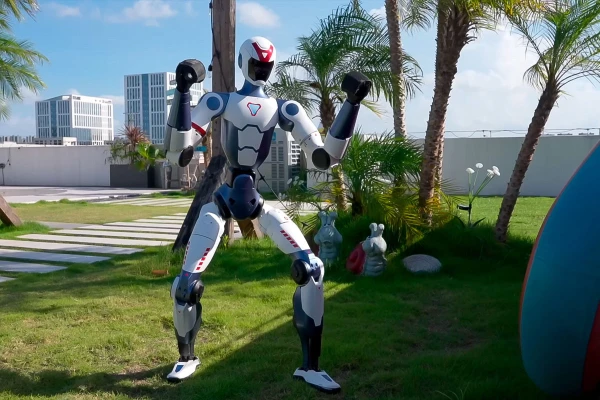 Изображение к статье: Гуманоидный робот уже в продаже: Китай выводит R1 на мировой рынок