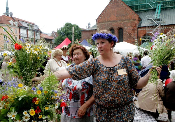 Большой праздник на Домской площади уже сегодня: ярмарка, Labvēlīgais tips и многое другое