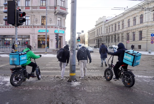 Изображение к статье: Депутат: «Иммигрантов-курьеров надо ограничить»