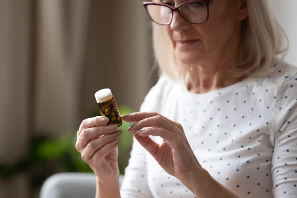 Тревога не лечится травами: врач развенчала популярный миф о «успокоительных»