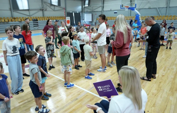 В школах нет единого подхода к справкам от врачей, полностью освобождать от уроков спорта нельзя