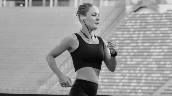 Трагедия на соревнованиях по триатлону: популярная фитнес-блогер из Бразилии погибла во время заплыва в США