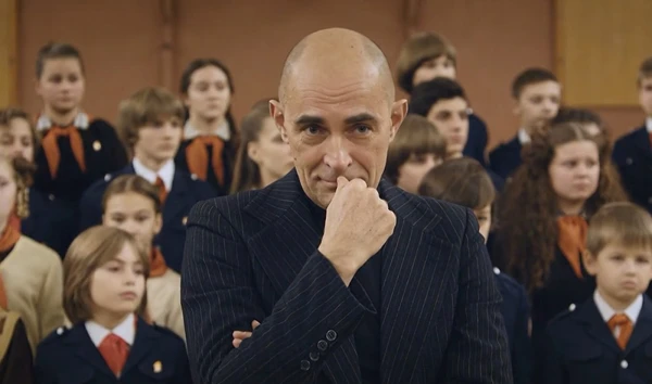 Изображение к статье: Сергей Голомазов в роли дирижера в сериале «Хор».