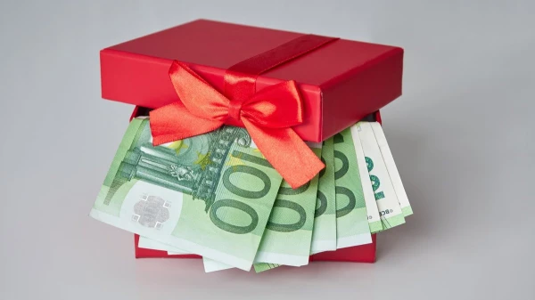 Налог на мамину помощь: надо ли делиться с СГД семейными банковскими перечислениями?