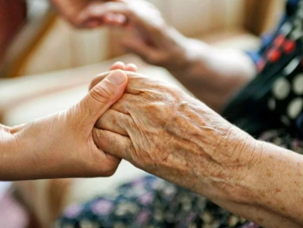 Изображение к статье: Трудный разговор: как правильно сообщить родственнику о болезни