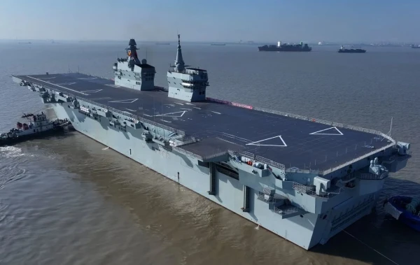 Изображение к статье: Морской гигант «Сычуань»: Китайский флот спустил на воду первый десантный корабль-носитель беспилотников