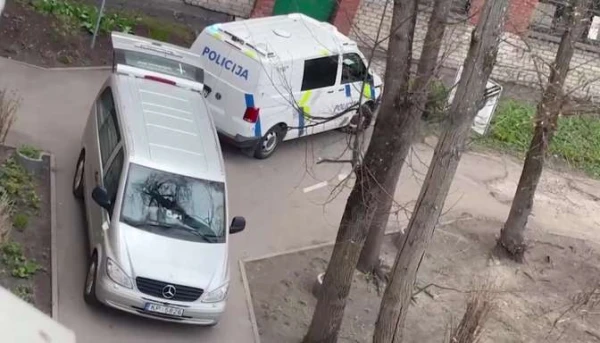 Изображение к статье: Полиция и автомобиль похоронного бюро: Кенгарагс всколыхнули мистические события и разные теории