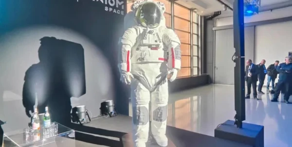 Изображение к статье: Высадка на Луну астронавтов NASA под угрозой срыва: им нечего носить