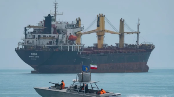 Ормузский пролив «накрепко закрыт»: Maersk бьет тревогу после иранских атак