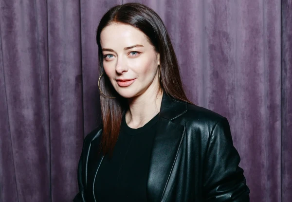 Марина Александрова блистает на юбилее: редкое появление в стильном монохроме