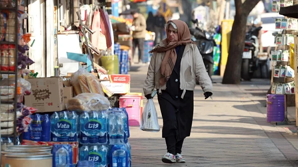 Изображение к статье: Тегеран на грани: дефицит наличности и тлеющая угроза войны. Репортаж из столицы Ирана