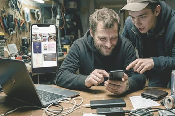 Какие фото в телефонах ищут мошенники в Латвии?