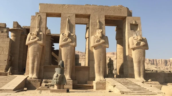 Изображение к статье: Египетские тайны раскрываются: колоссальная статуя фараона озадачила ученых