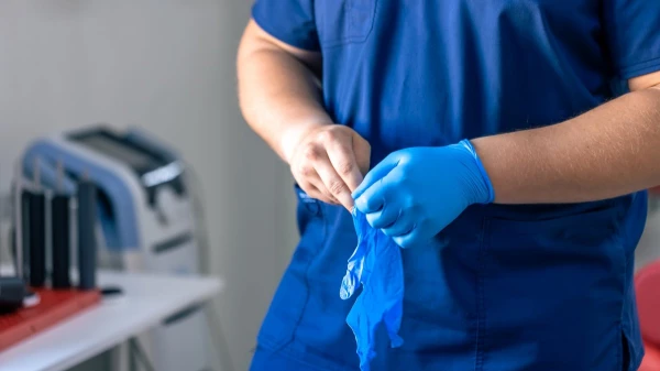 Смертельная угроза: врач раскрыл первый тревожный признак инфекции, способной убить за сутки