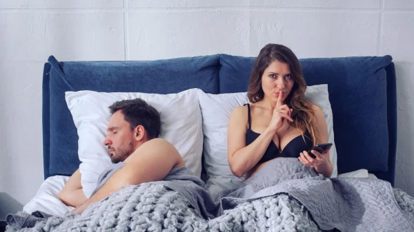 Скрытые сигналы: 8 фраз, которые могут указывать на женскую измену
