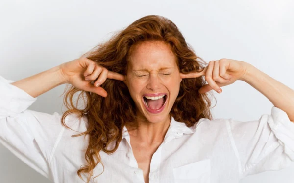 Прослушивание неприятной музыки усиливает тягу к сладкому