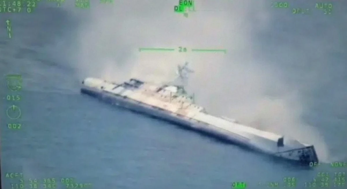 Изображение к статье: Индонезия эффектно уничтожила списанный десантный корабль в ходе морских учений
