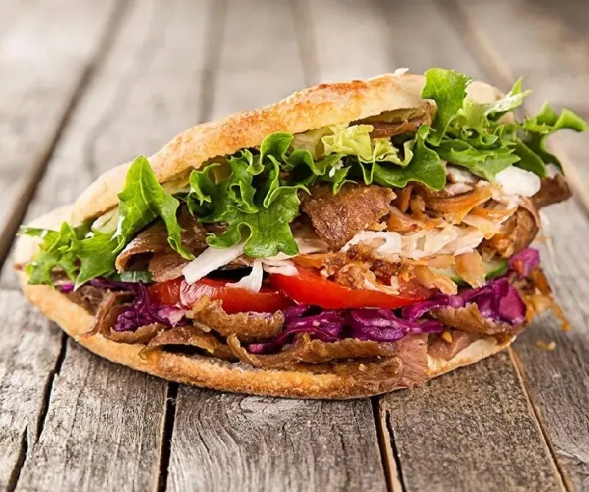 Изображение к статье: Белковая лепёшка из двух ингредиентов: в нее можно завернуть что угодно