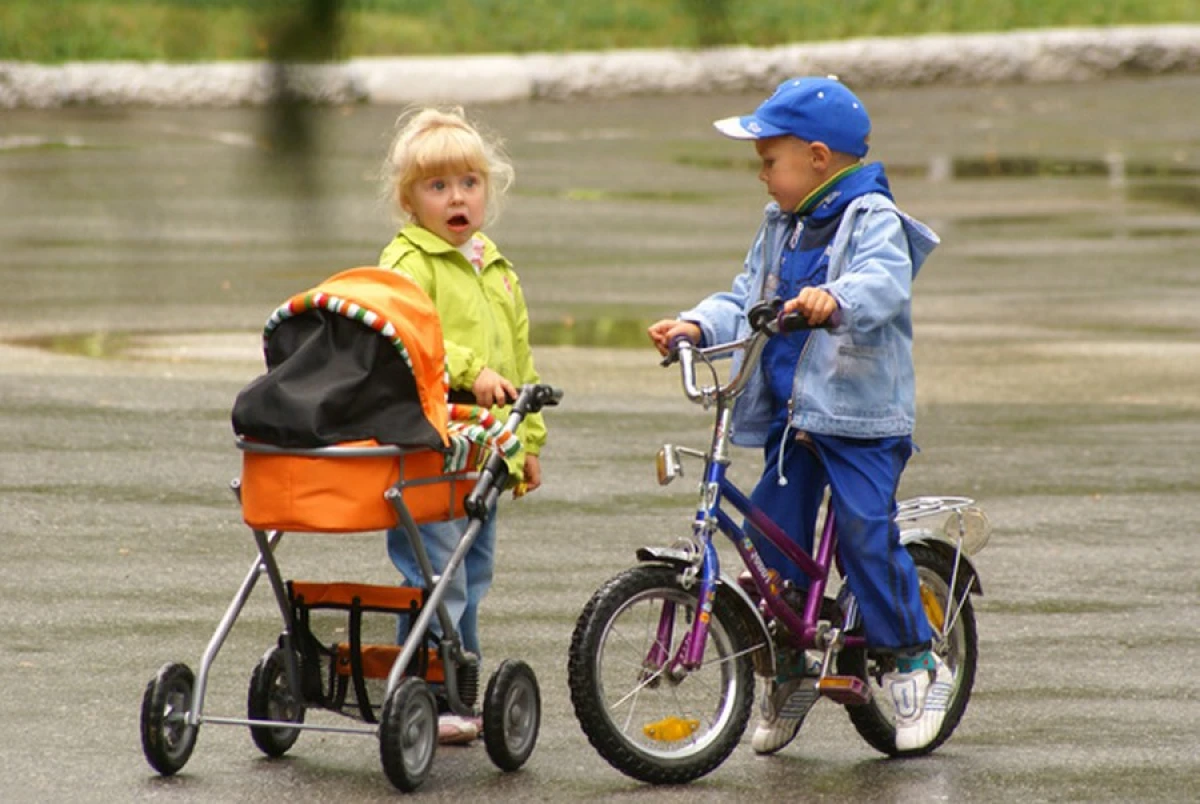 Изображение к статье: Почему сыновей и дочерей воспитывают по-разному