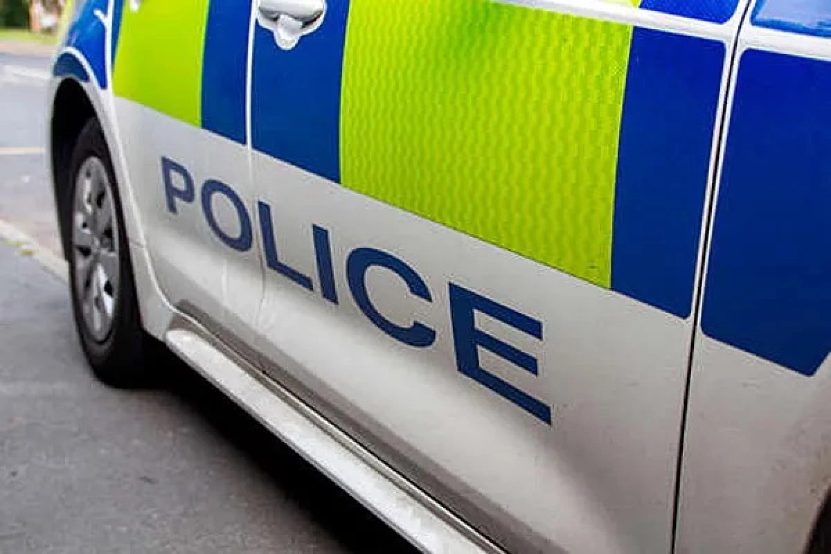 Изображение к статье: Мгновения до катастрофы: Полицейские спасли младенцев из взрывающегося автомобиля