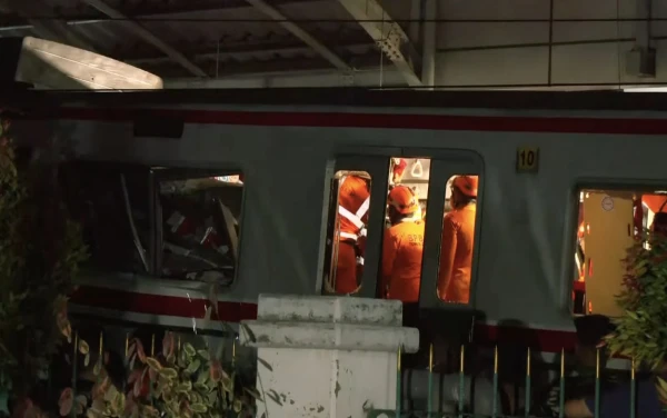 При столкновении поездов в Индонезии погибли люди; многие получили травмы