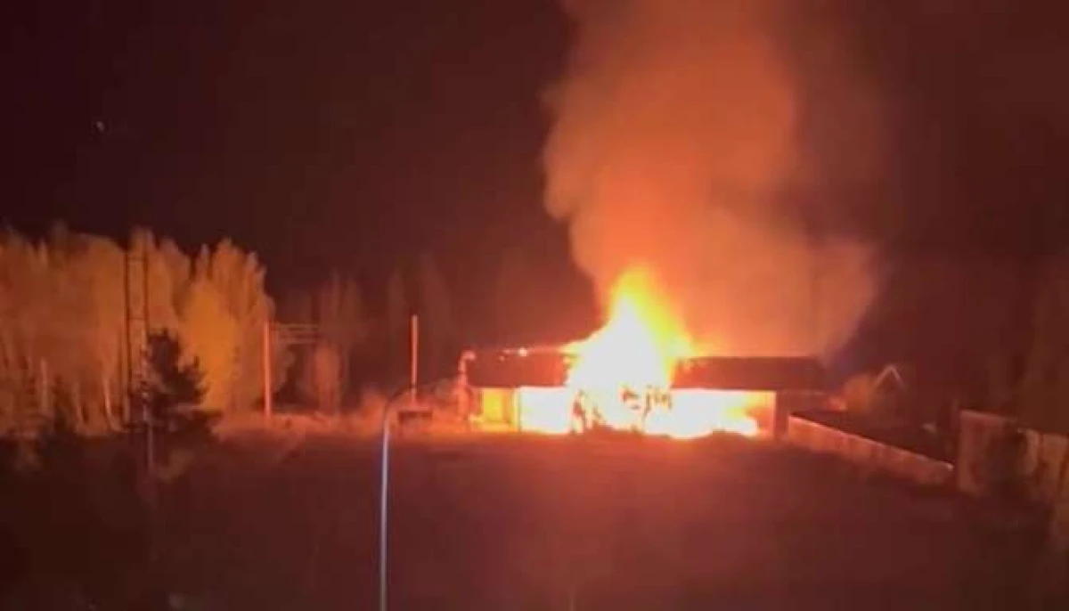 Изображение к статье: «Чёрт, что там горит! Ни окон, ни дверей! »В окрестностях Мадоны сгорел сеновал