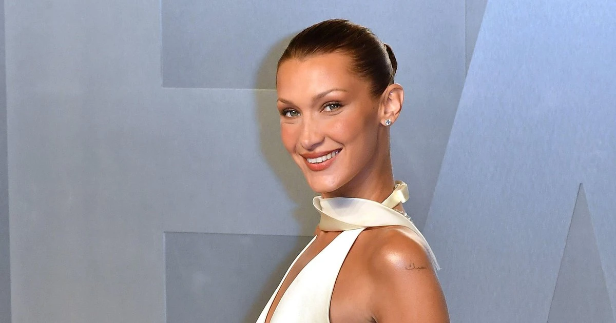 Изображение к статье: Белла Хадид в рекламной кампании Prada: завораживающие кадры