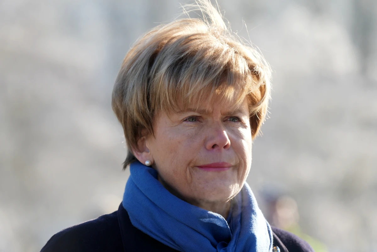 Изображение к статье: И Байбу Браже тоже подсчитали! Насколько выгодно быть министром иностранных дел?