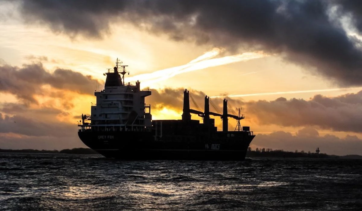 Изображение к статье: Экспорт под угрозой: нефть Ирана застревает в «плавучих хранилищах»