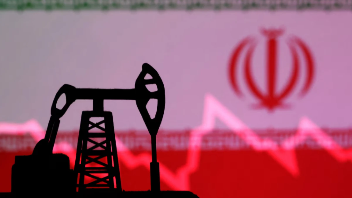 Изображение к статье: Иран на грани: нефтехранилища переполнены, добыча под угрозой