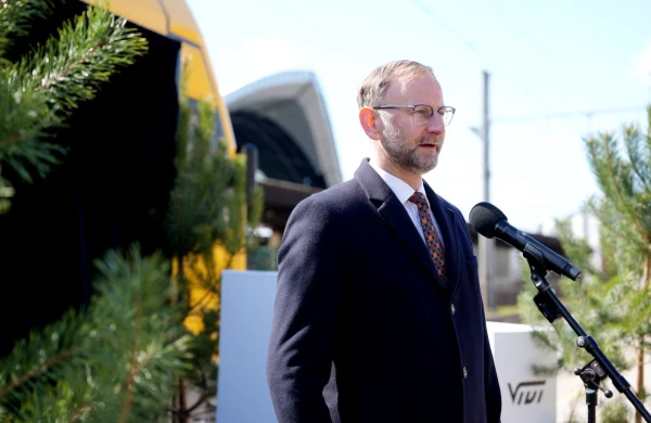 Пчёлка на ёлке - первые четыре электрички получили «лесные» названия