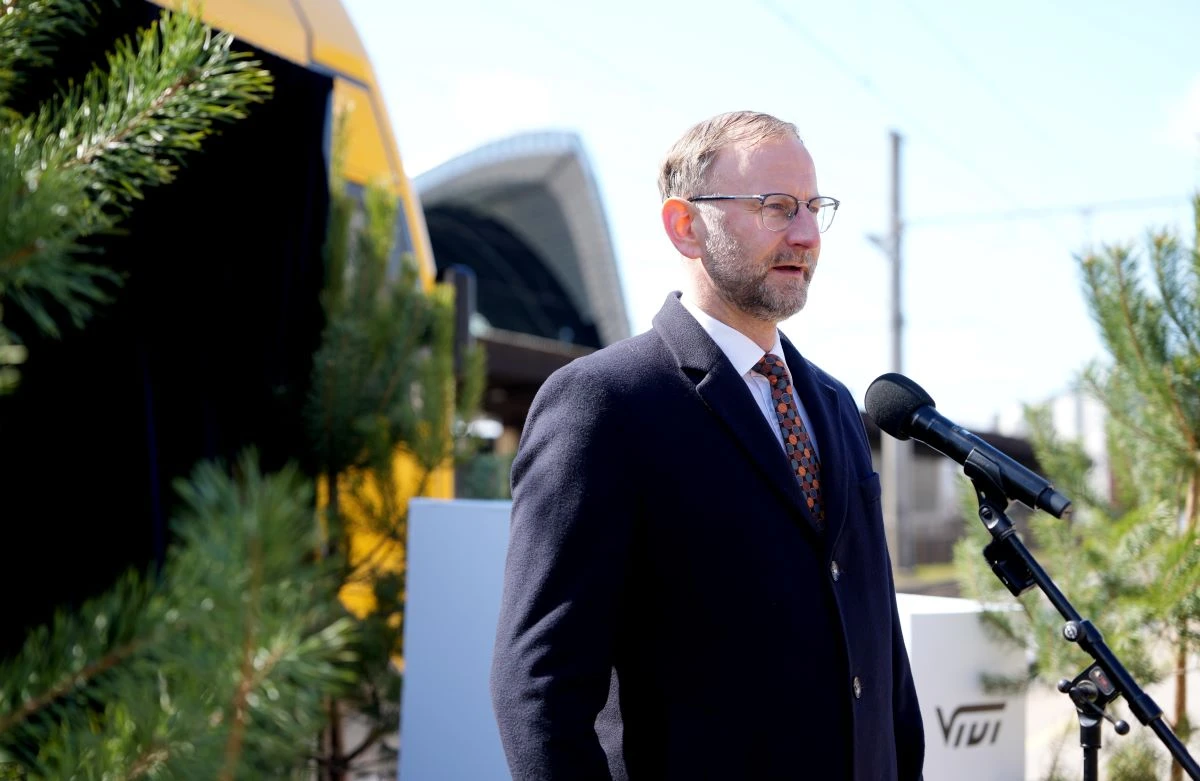 Изображение к статье: Пчёлка на ёлке - первые четыре электрички получили «лесные» названия