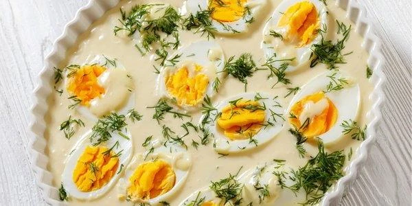 К пасхальному столу: рецепт закуски «Яйца в соусе Тартар»