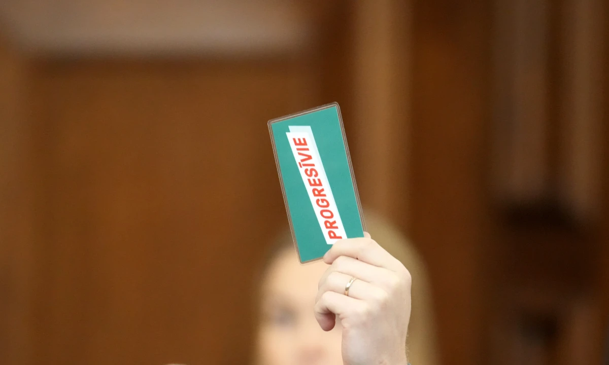 Изображение к статье: Были против, но... проголосовали «за»! В Сейме у части депутатов случилось затмение