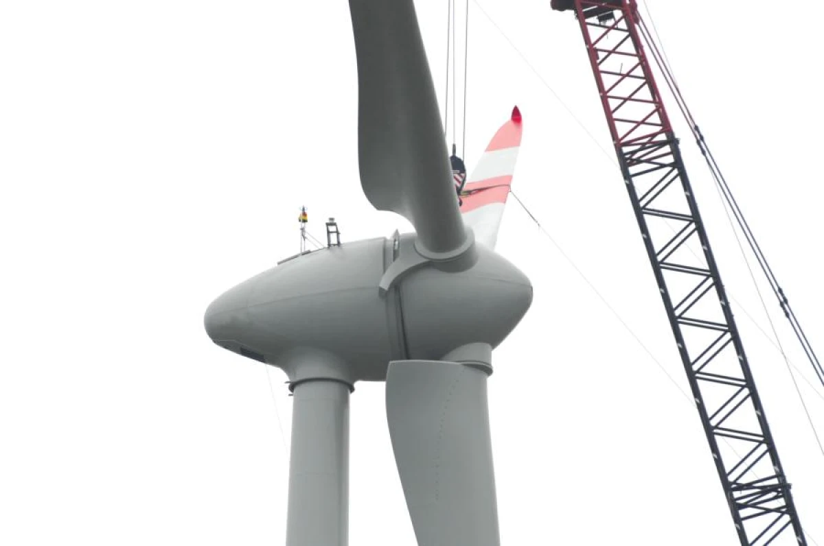 Изображение к статье: Длина автопоездов 90 метров, высота — 5,6 метра - уникальная операция по перевозке ветряков продлится два месяца