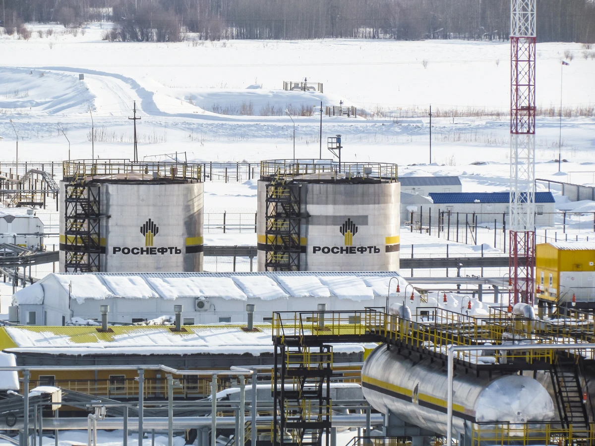Изображение к статье: WSJ: Удары по НПЗ и портам не обвалили экспорт нефти РФ