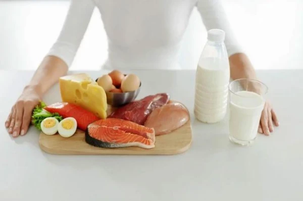 Сочетание продуктов: врач объясняет, почему рыба и молоко совместимы, а кофе — нет