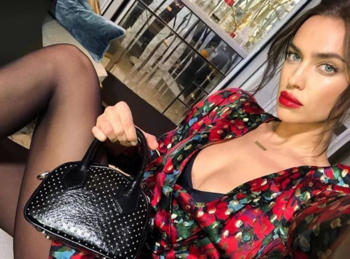 Изображение к статье: Ирина Шейк откровенном в топе-бюстгальтере с бриллиантами вышла на красную дорожку Met Gala — 2026