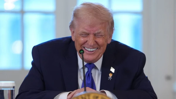 Трамп пошутил про «ещё 9 лет» у власти — публика насторожилась